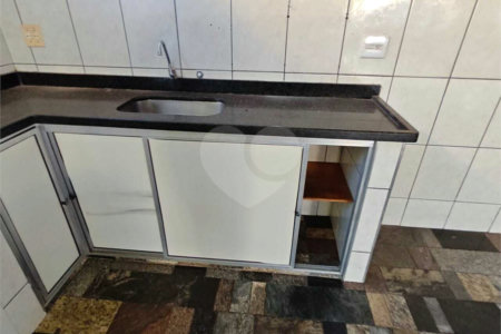 ?Oportunidade Única em São Carlos: Salão Comercial + Casa Independente nos Fundos – Ideal para Investidores!