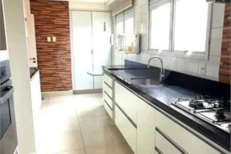 Apartamento Alto Padrão de 176m² na Aclimação — São Paulo/SP