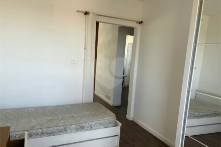 Onde o sossego encontra a praticidade: Seu novo refúgio no Planalto Paulista!Andar alto,vista privilegiada, 2 dormitorios,1 sala,cozinha e banheiro,SEM VAGA.