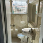 Sobrado com 4 dormitórios, 2 suítes, closet, varandas, escritório, jardim de inverno, espaço gourmet com churrasqueira e fogão a lenha e 3 vagas.