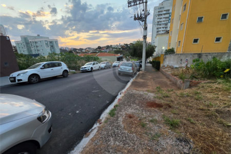 Terreno no Jd. Gibertoni, próximo ao SESC e ao Shopping