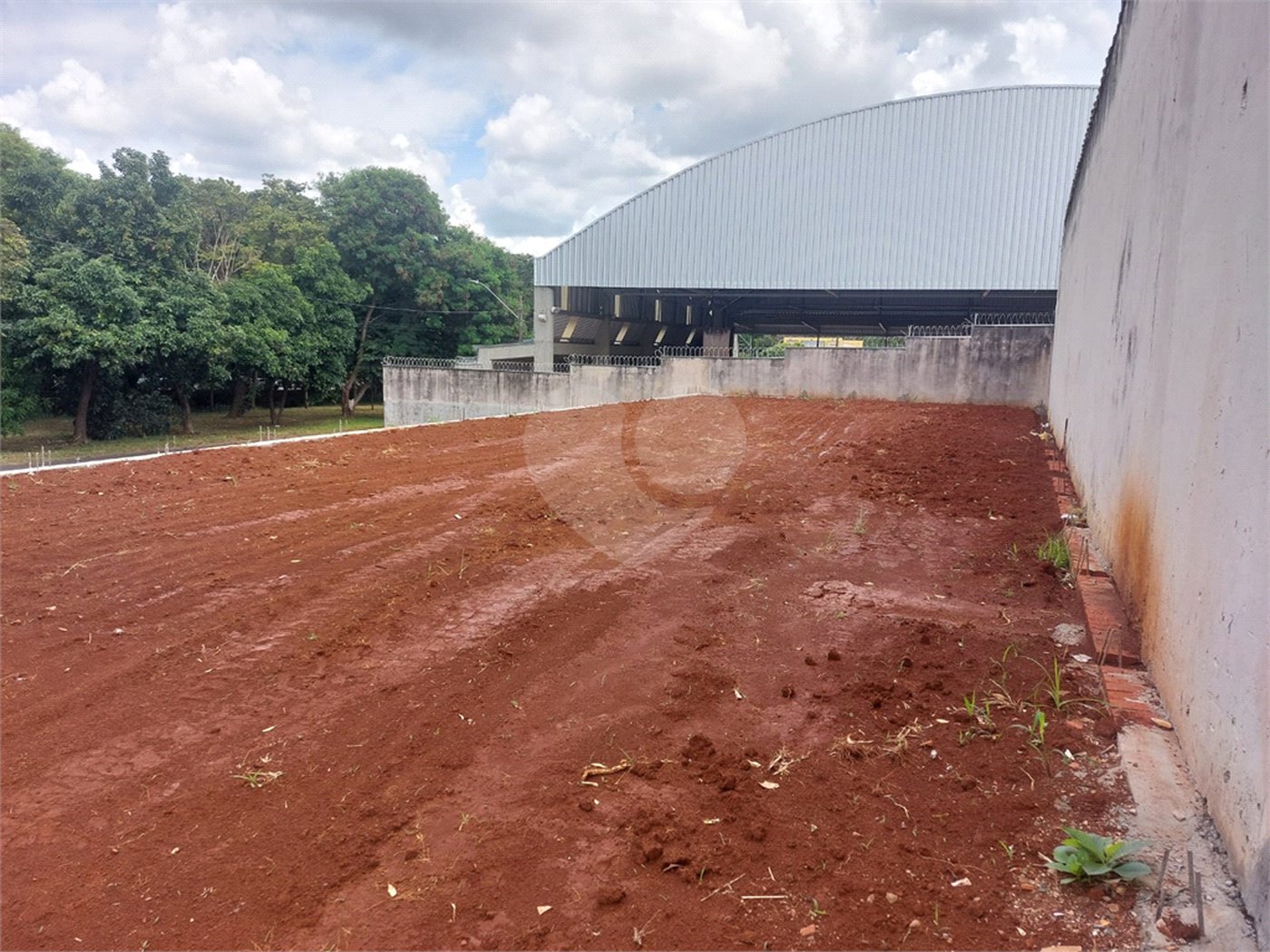 Terreno para venda na Vila Carmem.