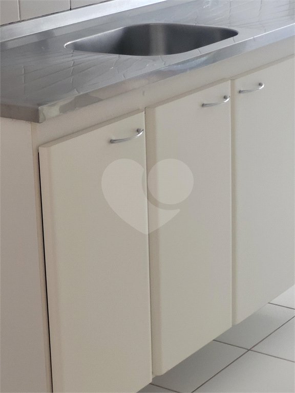 Indaiatuba - Venda - Apartamento no Condomínio Portal das Flores com 64 m², 3 dorms, sendo 2 com armários planejados, , WC social, cozinha planejada e totalmente integrada com a lavanderia, varanda, , 02 vagas de garagem. Excelente localização, a poucos metros do Shopping Polo, mercados, padaria,