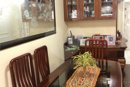 Apartamento com 3 dormitórios, Bairro Saúde,, Muito proximo do metro São Judas e da Igreja!