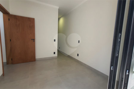Casa à Venda de 03 dormitórios em São Carlos, no Condomínio Faixa Azul