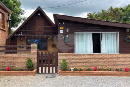 Chalé à venda em Atibaia 140m²– Condomínio fechado com lazer completo