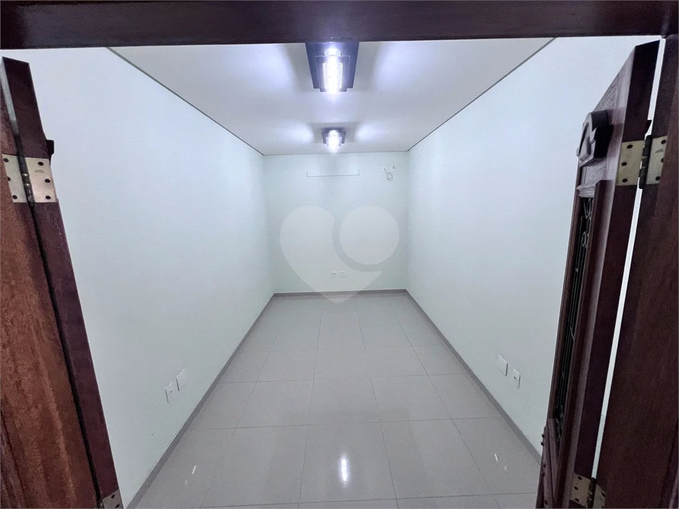 Prédio Comercial de Alto Padrão - 253m², 5 Salas, 5 banheiros , 3 Vagas , à venda na Moóca