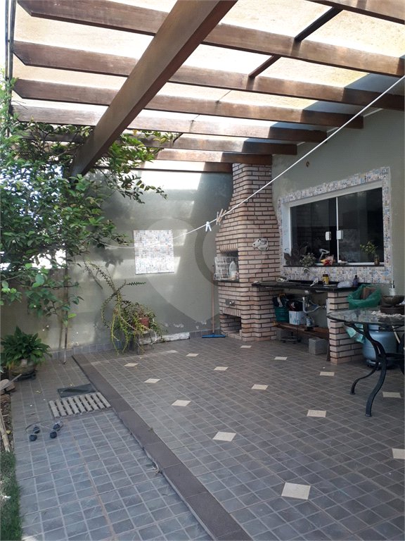 Sobrado à Venda no Condomínio Picollo Villagio com mobilha