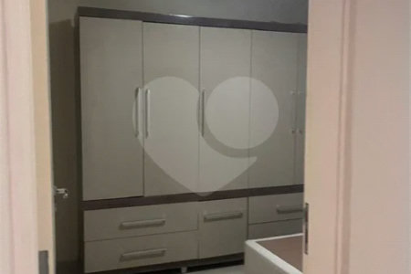 APARTAMENTO NO TÉRREO com Quintal.