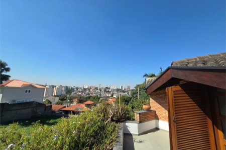 Casa à venda com 4 quartos, sendo 2 suítes,  em Cidade São Francisco, São Paulo, SP