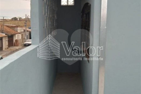 Ótimo salão comercial com uma casa no andar superior