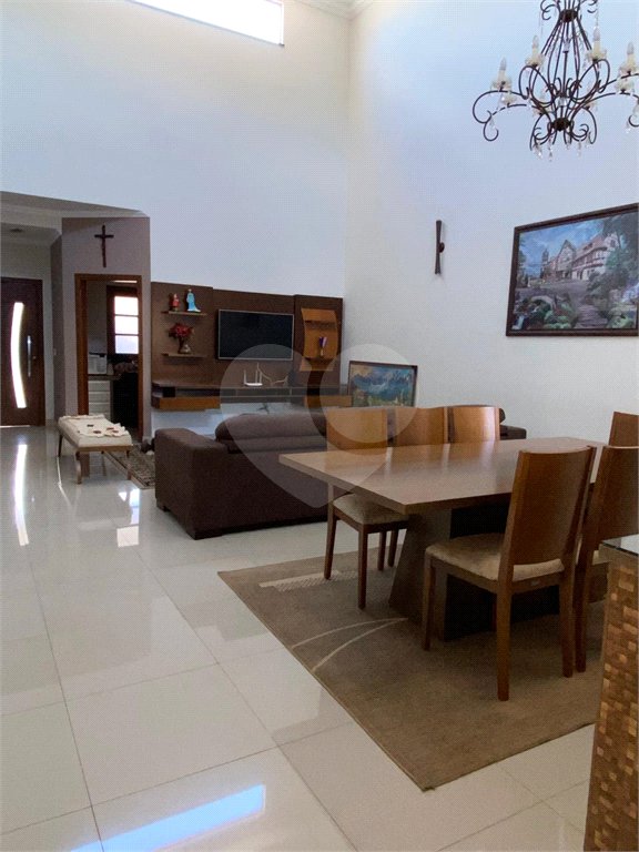 Excelente casa com muito boa localização no Condomínio Eldorado á venda.