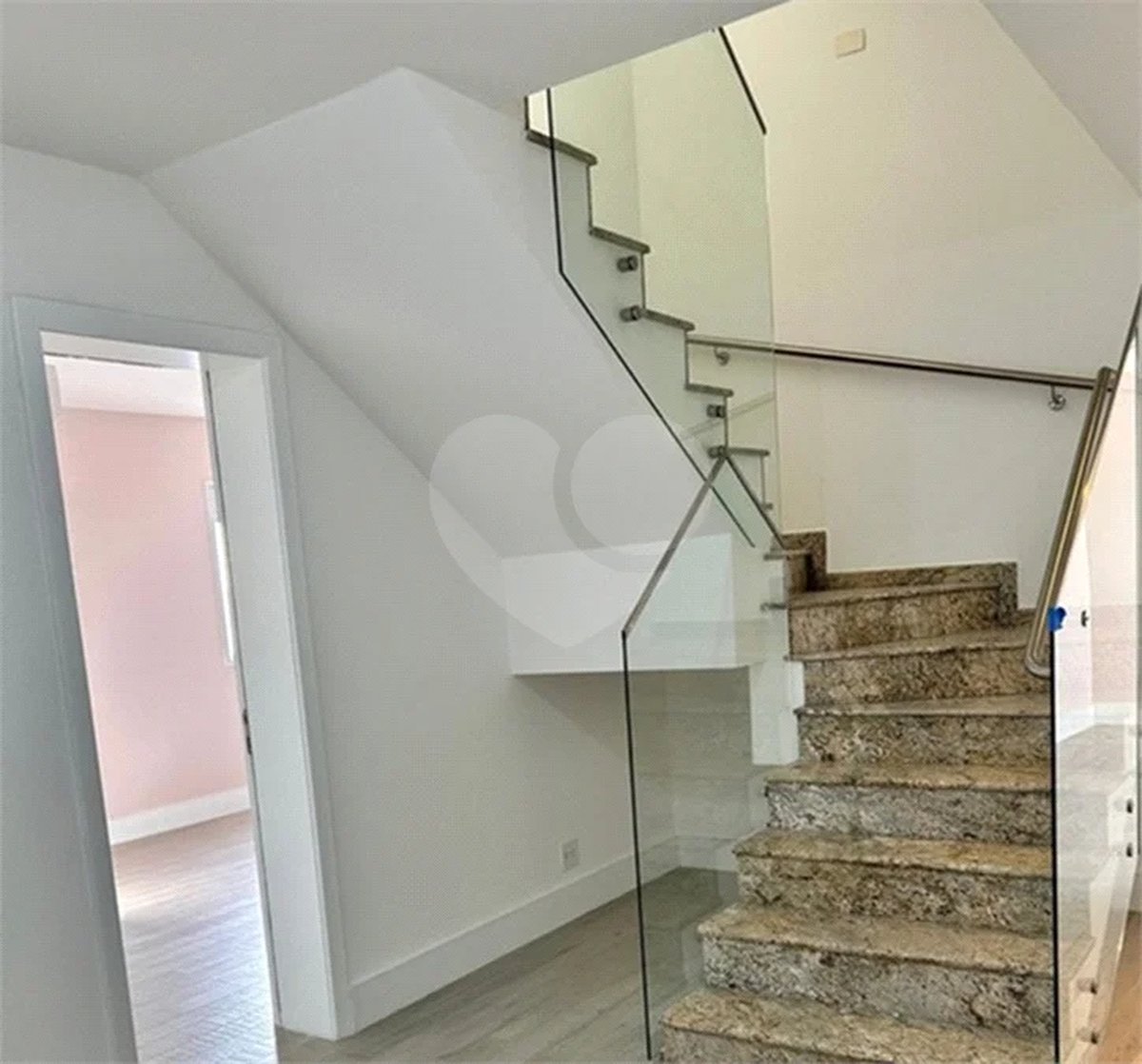 Cobertura Triplex 500M2, 4 suítes, 6 vagas para locação ou venda