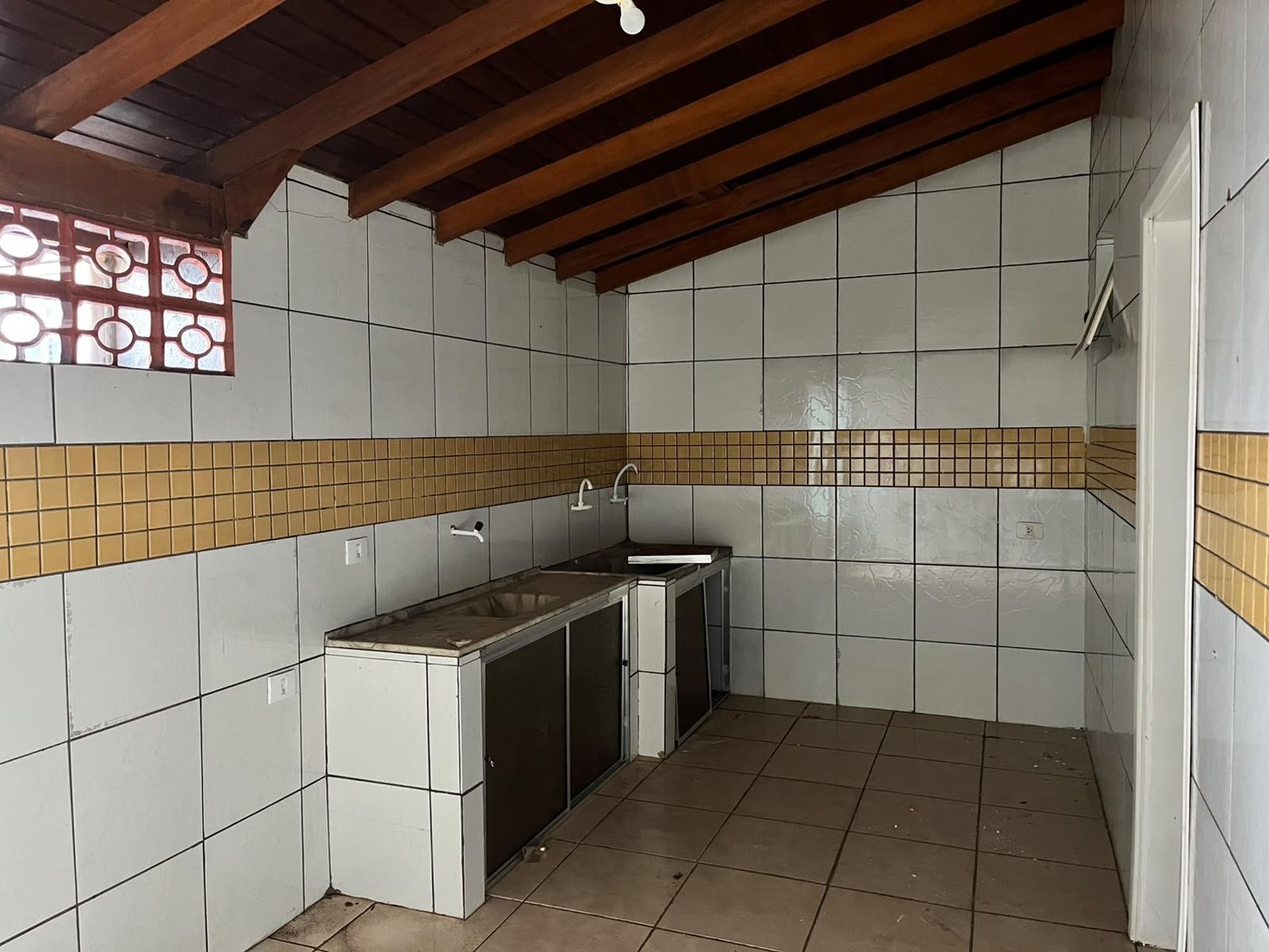 Casa para alugar com 4 quartos, sendo 2 suítes, no Centro, Três Lagoas, MS