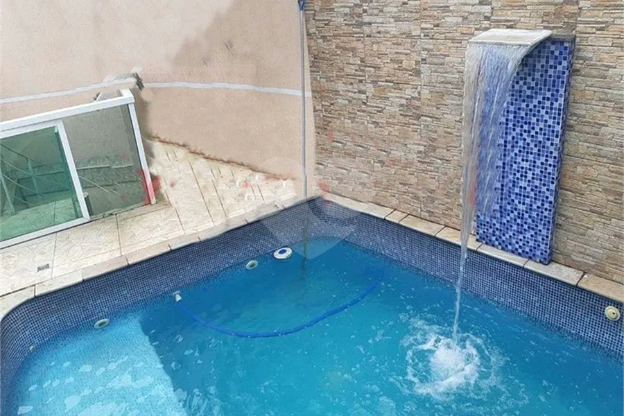 Sobrado Moderno à Venda na Pedra Branca, 3 Dormitórios, 1 Suíte, Piscina