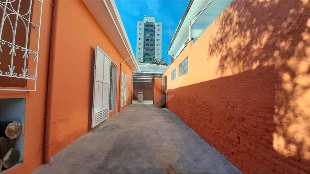 EXCELENTE CASA COMERCIAL EM ESQUINA, OPORTUNA E MAIS QUE ESPECIAL. Venha Conferir.