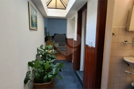 Sobrado à venda | 740 m² | 5 dormitórios (1 suíte) no Bom Retiro!