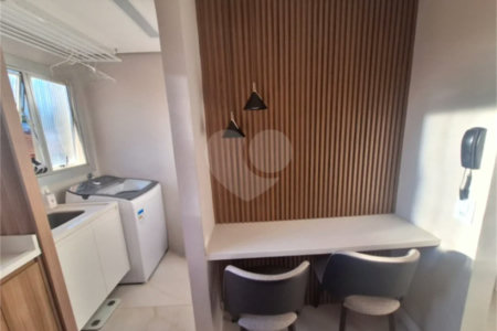 Apartamento totalmente mobiliado com 2 dormitórios, 1 vaga