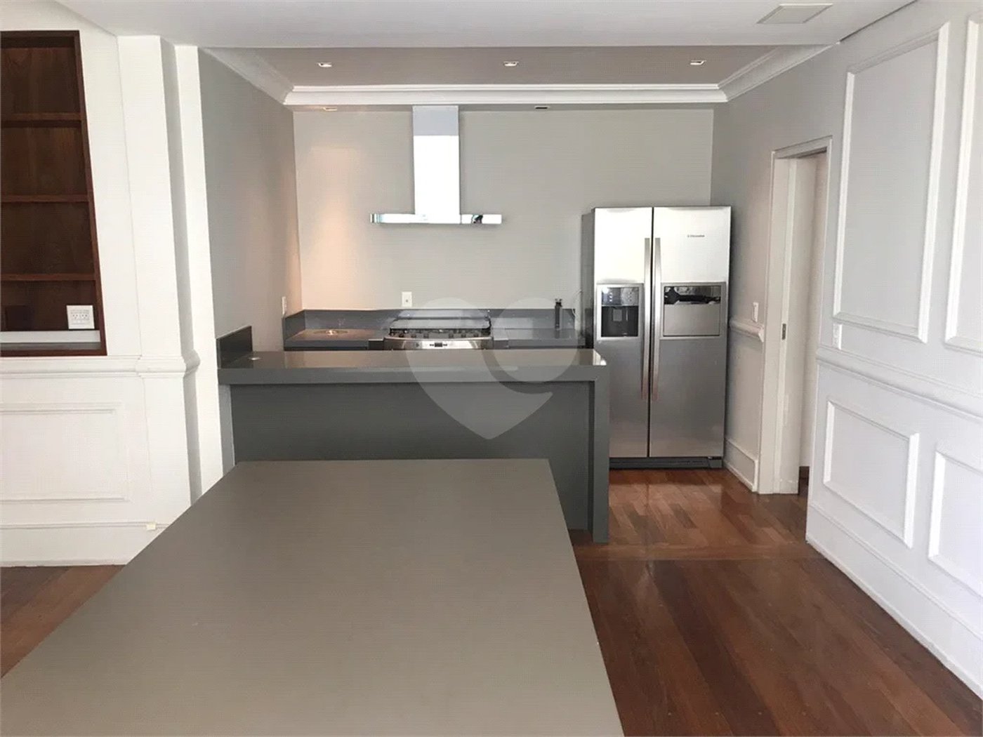 Apto 220 metros no Campo Belo. varanda, 5 vagas, 3 suítes. Visite
