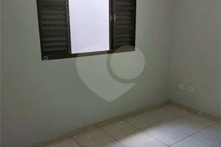 Casa Térrea com 2 dormitórios, sendo 1 suíte.