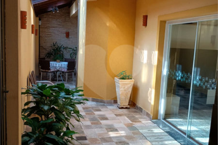 Sobrado com 3 quartos à venda com área gourmet completa e 5 vagas de garagem – Santa Marta - São Carlos/SP
