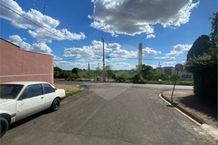 Terreno plano, no bairro Parque Sisi, com 125,00 m² de área.