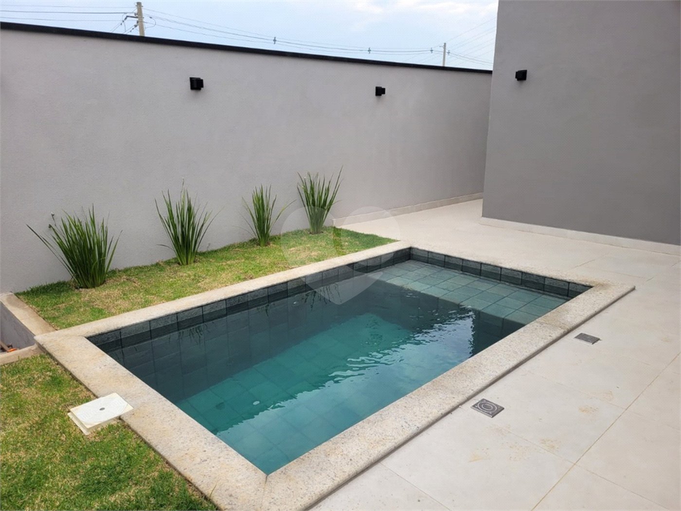 CASA A VENDA NO CONDOMINIO RESERVA RUDÁ COM PISCINA, 3 SUÍTES, 2 VAGAS, SÃO JOSÉ DOS CAMPOS/SP.