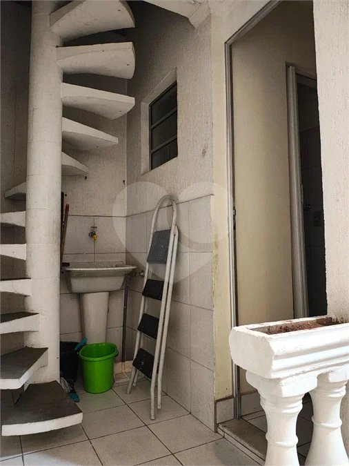 SOBRADO COMERCIAL PARA LOCAÇÃO NO RUDGE RAMOS | 197 m²