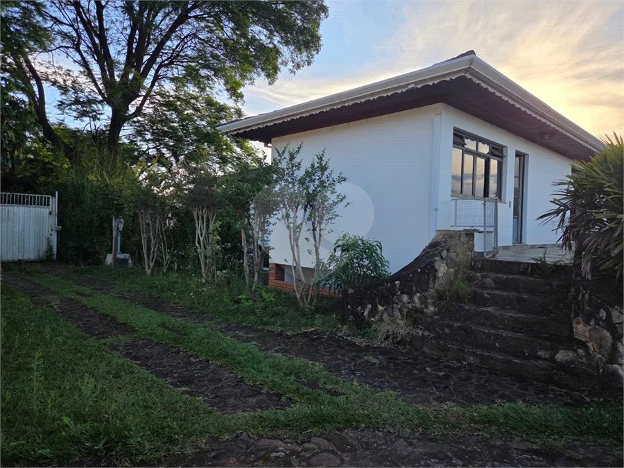 Casa à Venda com 5 quartos em Atibaia/SP