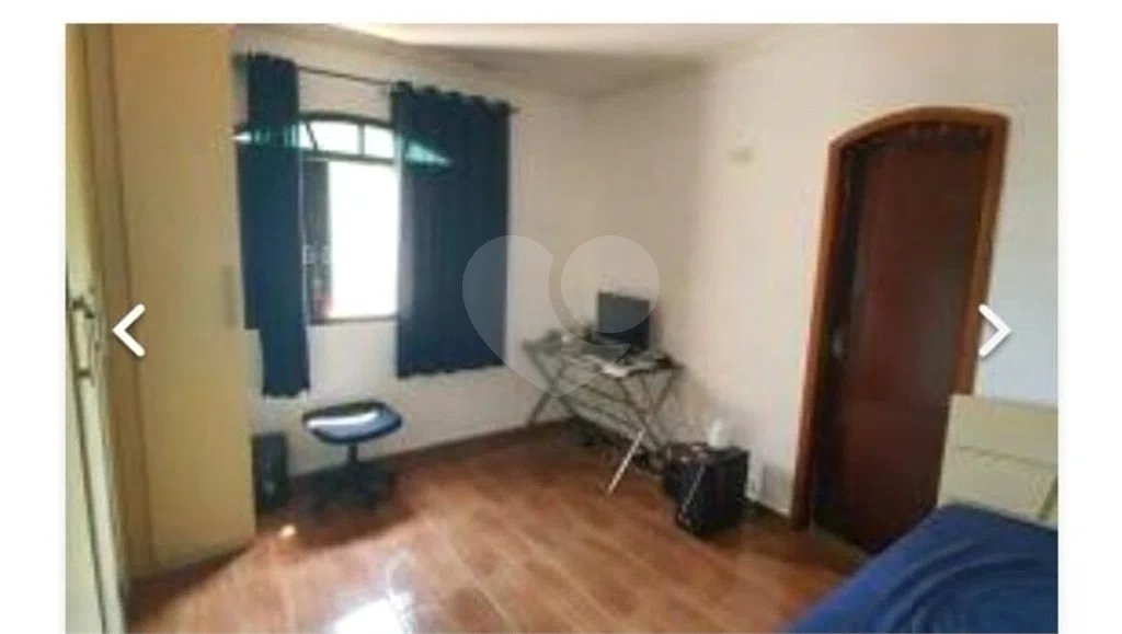 Casa com 205m² , 3 dormitórios , sendo todos suítes , 5 vagas , á venda no bairro Bangú em Santo André.