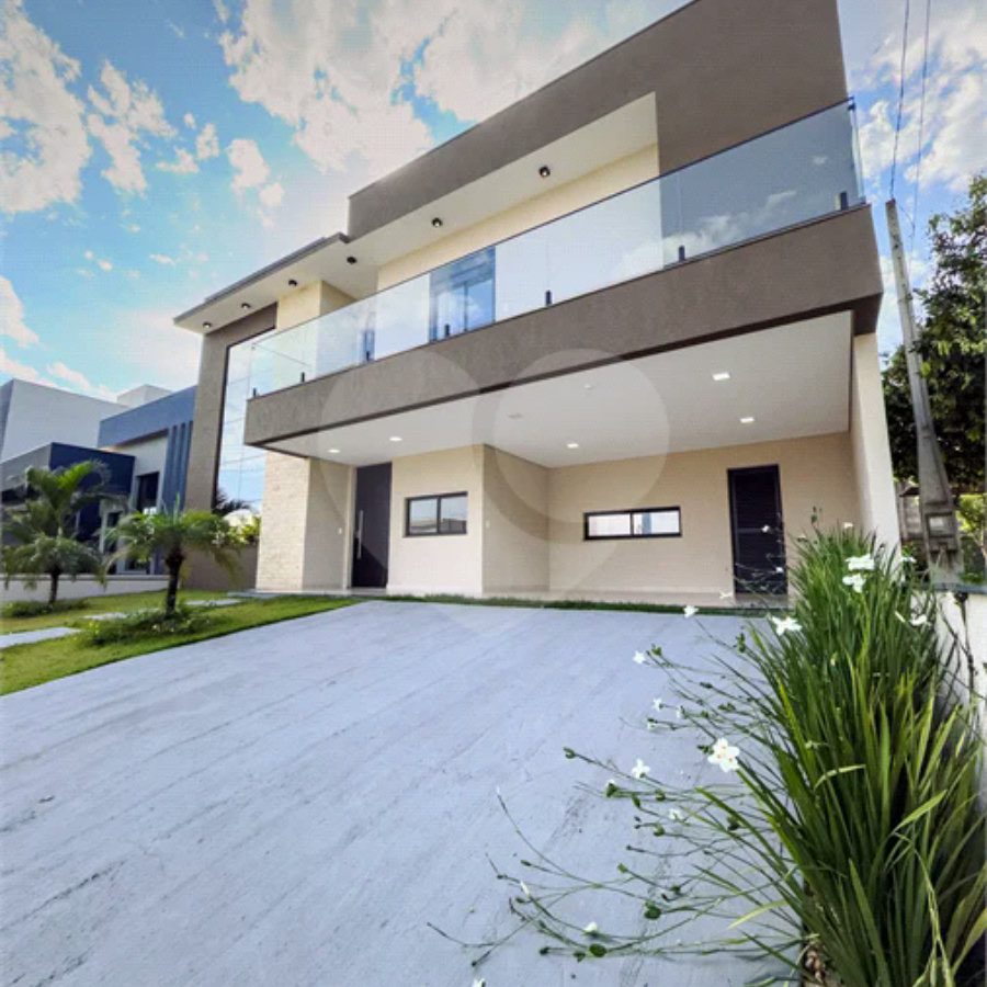 Indaiatuba - Condomínio Milano - Sobrado - 350 m² de terreno - 240 m² de área construída - 4 vagas de garagem, sendo 2 cobertas - Salas de estar e jantar integradas - 3 suítes com closet e varanda no pavimento superior - Escritório no térreo - Espaço gourmet com churrasqueira - Banheiro externo