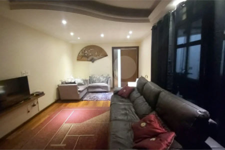 Sobrado com 224m² , 3 dormitórios , sendo 2 suítes , 3 vagas de garagem , 7 banheiros , à venda na Vila Scarpelli em Santo André.