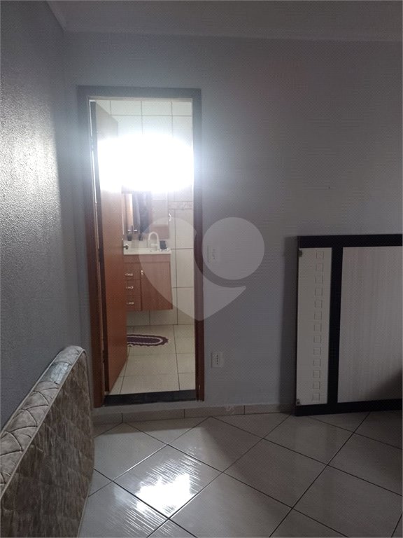 Casa térrea para venda, com 3 dormitórios, sendo 1 suíte.