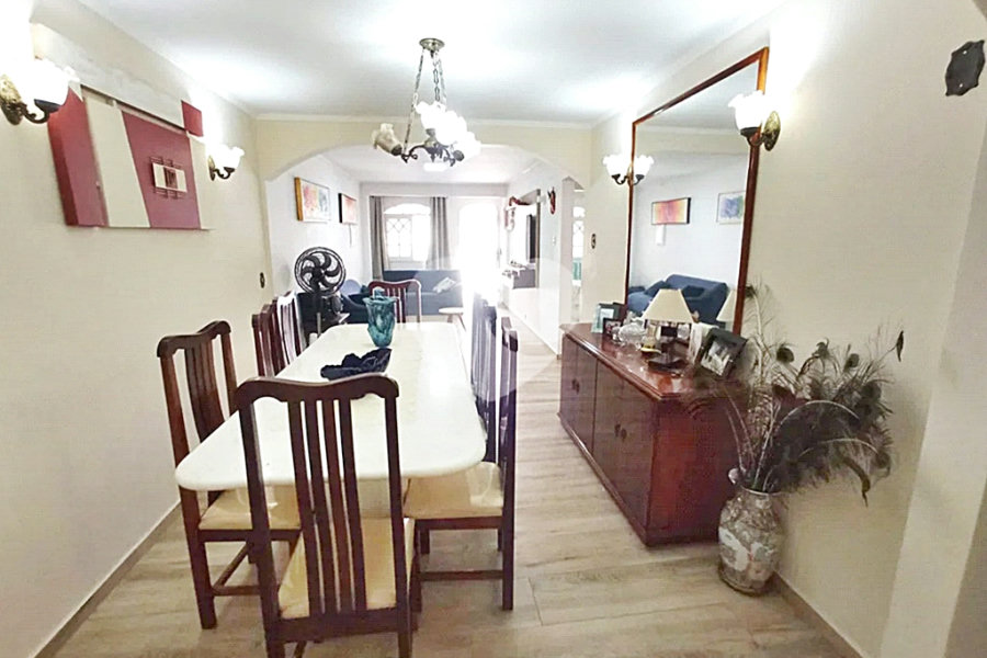 Casa Santa Teresinha | 4 Suítes | 280m² | 3 Vagas | Excelente Localização