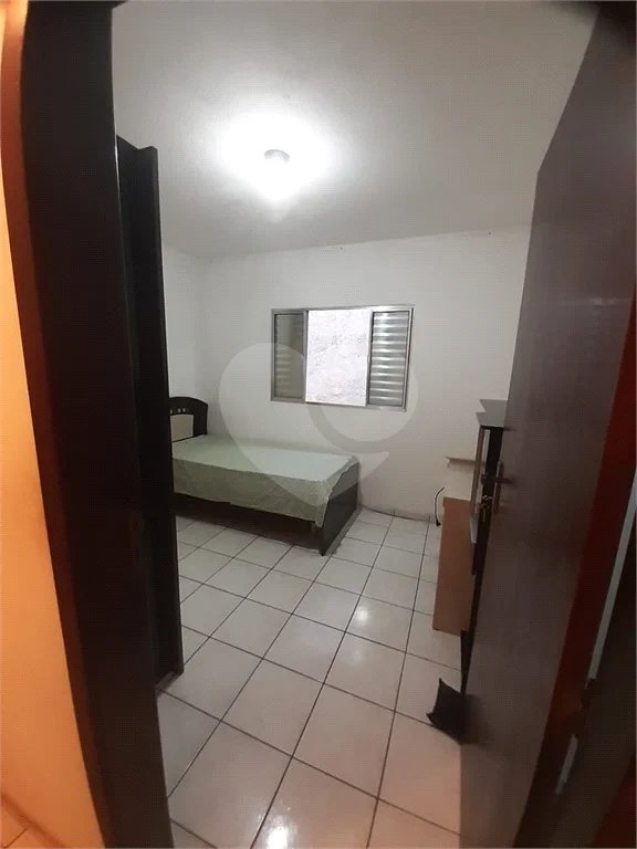 Casa com 250m², 4 dormitórios, 2 vagas.