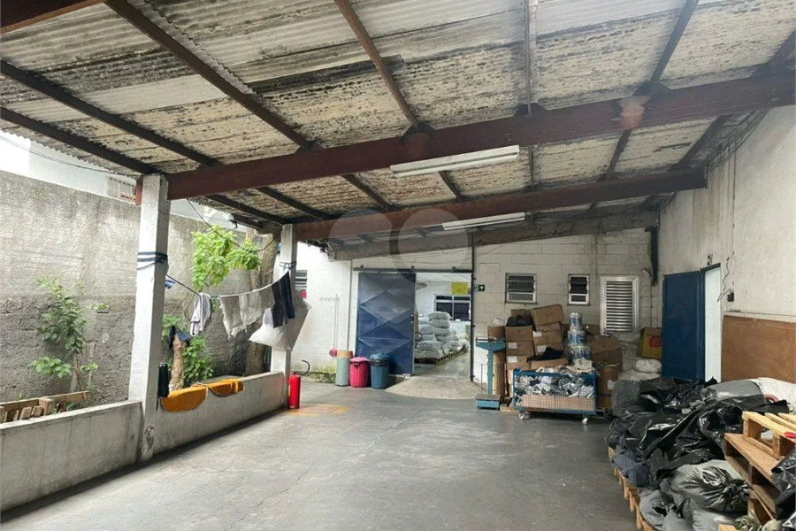 Galpão de 680 M² a 01 km da Rodovia Anchieta.