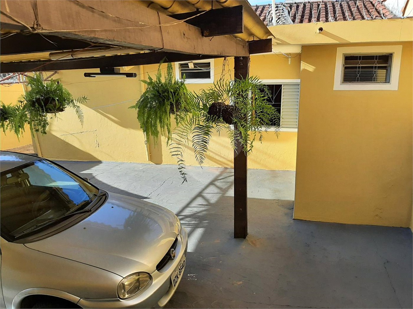 Casa com Salão Comercial no Aracy