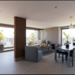 Studio todo equipado com start home office, decorado, teto rebaixado, com ampla varanda vista livre,