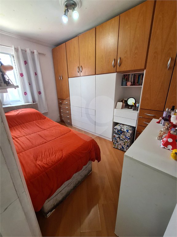 Apartamento com 3 dormitórios, sendo 1 suíte.