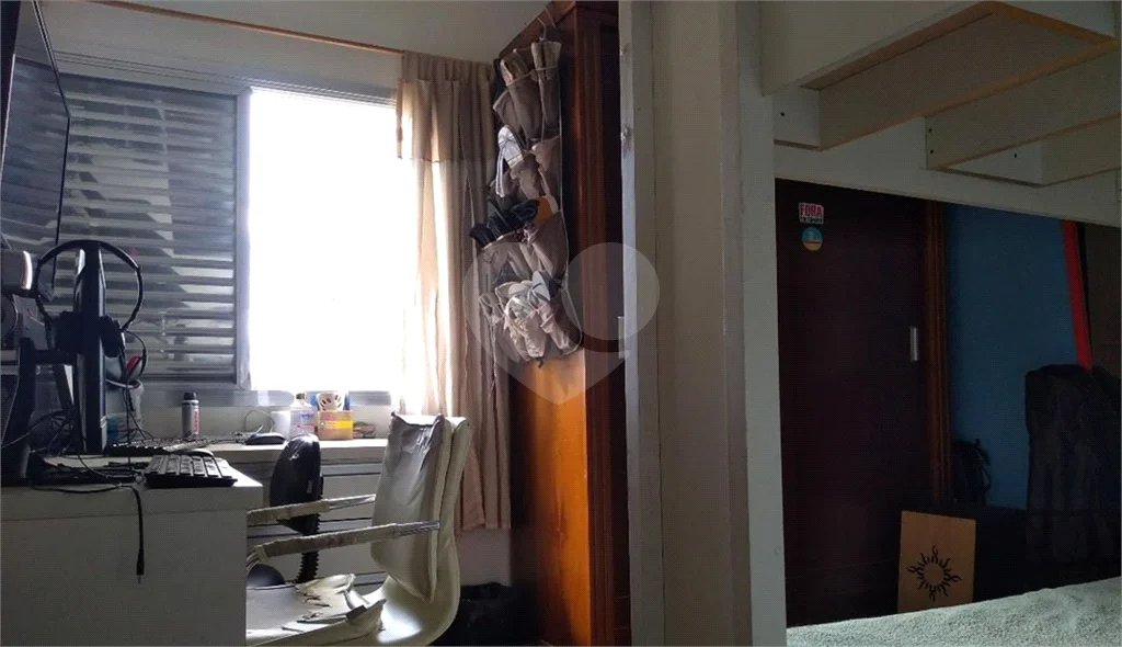 Apartamento com três dormitórios no Bom Retiro.