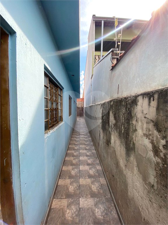 Casa Térrea com 2 dormitórios.