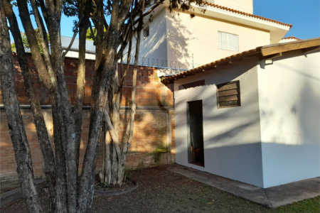 Casa de Alto Padrão à Venda e Locação no Parque Santa Mônica - São Carlos