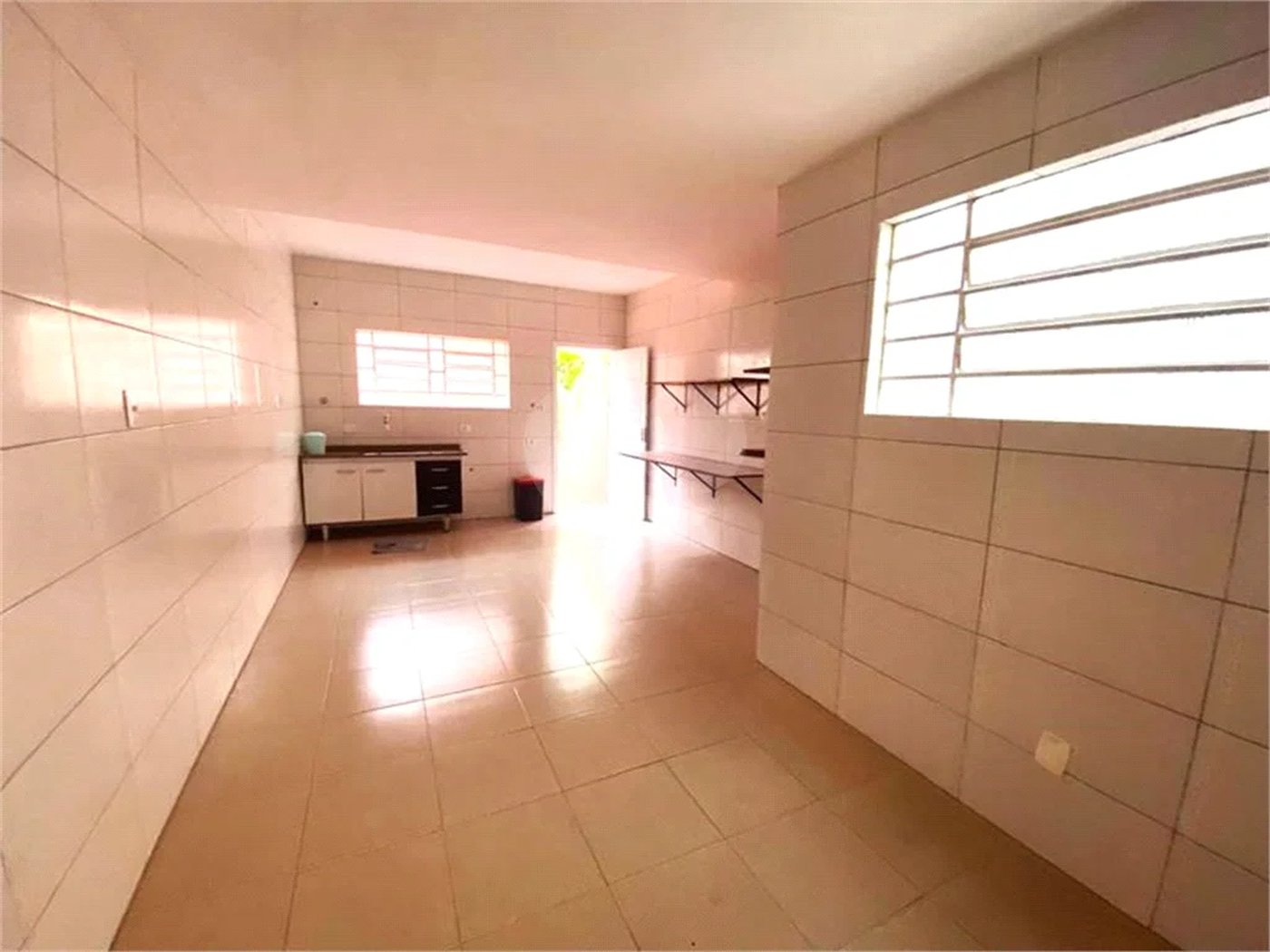 SOBRADO PARA VENDA OU LOCAÇÃO EM PERDIZES COM 3 DORM E 2 VAGAS DE GARAGEM