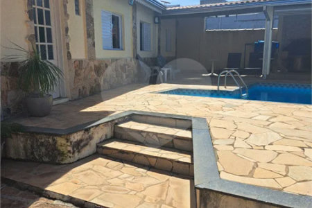 Casa Ampla com 5 Dormitórios, Piscina e Lazer Completo em Terreno de 1.260 m²