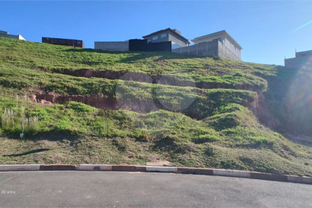 Terreno em condomínio fechado com 1.086 metros, pronto para construir, ampla área de lazer, aceita financiamento