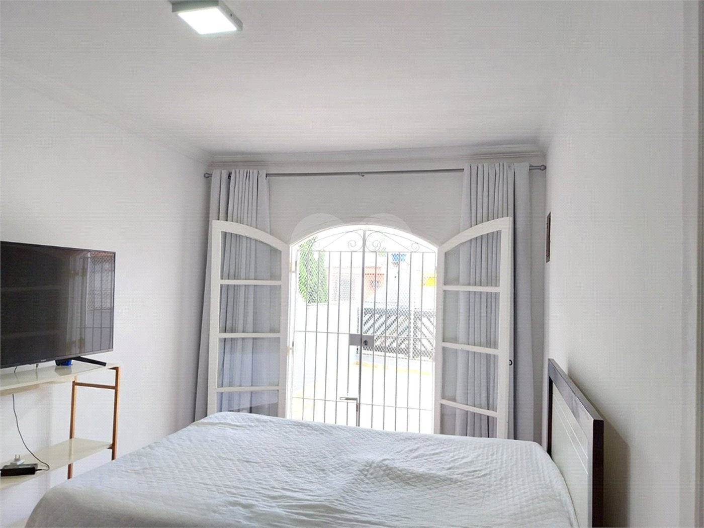 Casa com 324m², 4 dormitórios, sendo 1 suíte, 4 vagas, à venda no Jardim Las Vegas em Santo André.