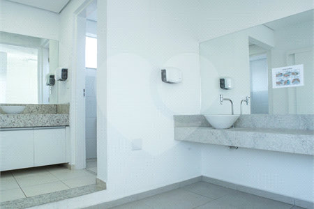 Lindo Salão Comercial para locação com 924m2 no Centro de Atibaia