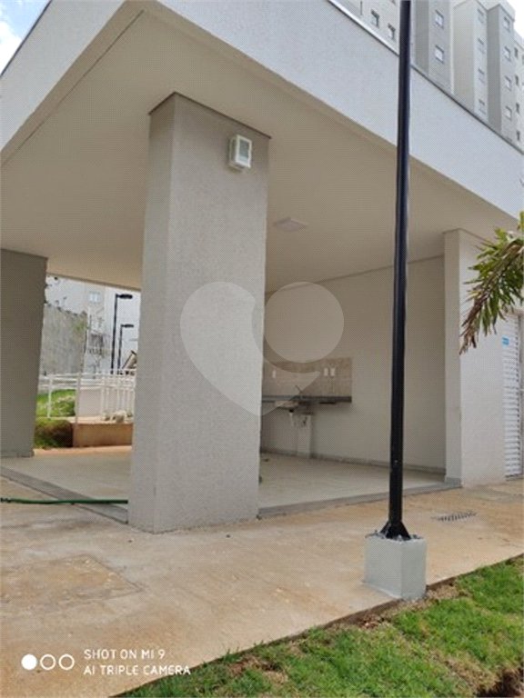 Apartamento no Condomínio Parque dos Manacás.