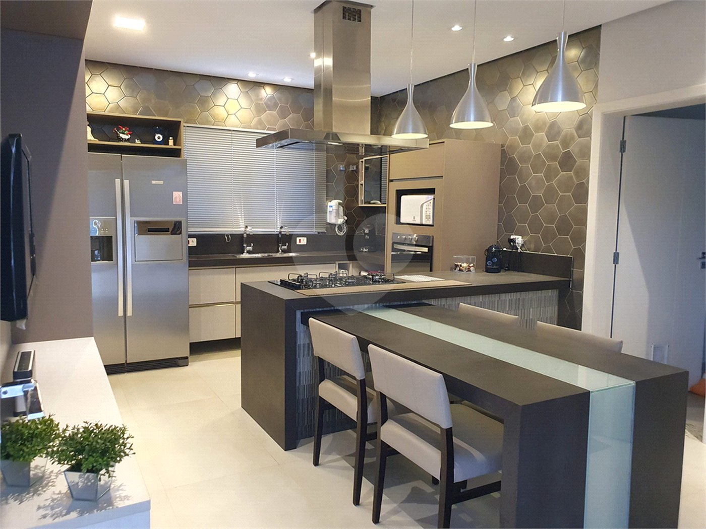 CASA A VENDA NO URBANOVA, CONDOMINIO JAGUARY, 4 DORMITORIOS, 4 SUITES, 5 VAGAS, PISCINA, SJC