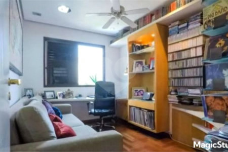 Apartamento com 187m² , 4 dormitórios , sendo 1 suíte , 3 vagas , para locação na Vila Mariana.